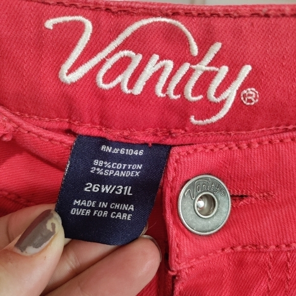 Vanity Harlow red jeans size 2/4 or size 26/31 destructed distressed Like New - Picture 5 of 7